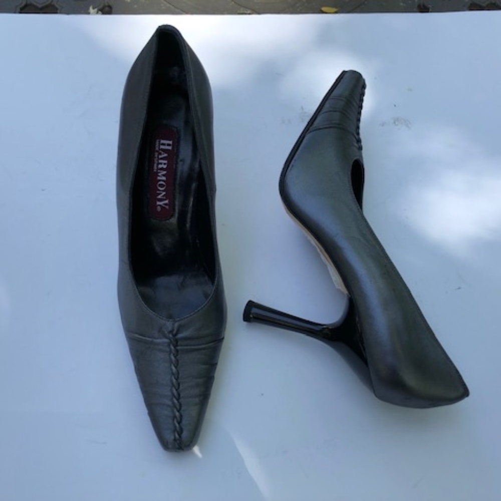 MADE IN SPAIN,  HARMONY WOMENS ALL LEATHER PUMP.